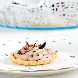 Tartlets with Maroon Cream