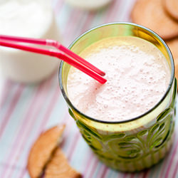 Strawberry and Cookies Milkshake