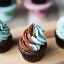 How to Swirl Frosting on Cupcakes