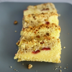 Strawberry Crumble Cake