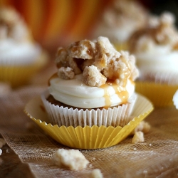 Cinnamon Steusel Pumpkin Cupcakes