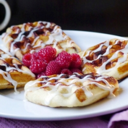 3 Minute Cinnamon Roll Waffles