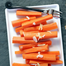 Ginger Garlic Pickled Carrots