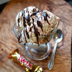 Twix Fudge Swirl Ice Cream