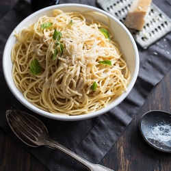 Spaghetti with Roasted Garlic