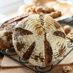 Wholewheat Bread with Walnuts