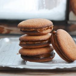 Whoopie Biscuit with Caramel Cream