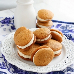 Gingerbread Whoopie Pies