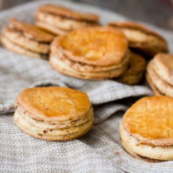 Scones with Pork Crisps