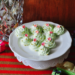 Christmas Meringue Cookies