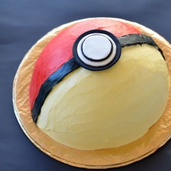 Pokeball Cheesecake Cake