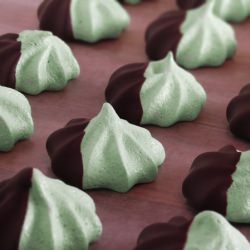 Mint Chocolate Meringues