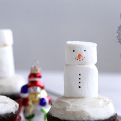 Marshmallow Snowman Cupcakes