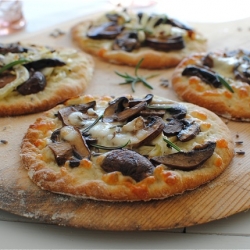 Mini Pizzas with Fennel and Mushroom