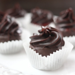 Almond Raspberry Truffle Cakes