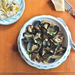 Steamed Mussels in White Wine