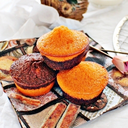 Mini Golden Chocolate Cakes