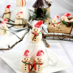 Snowman Macarons