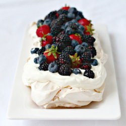 Berry Meringue with Vanilla Cream