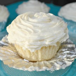 White Cake Cupcakes w/ Frosting