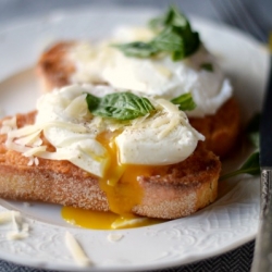 Tomato Garlic Toast & Egg