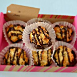 Eggless Chocolate Coconut Macaroon