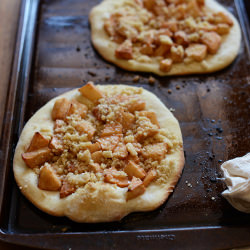 Apple Streusel Breakfast Pizza