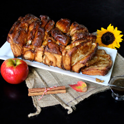 Caramel Apple Pull-Apart Bread