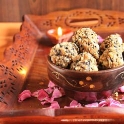 Sesame Ladoo