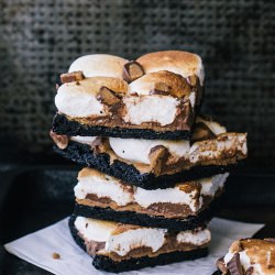 Peanut Butter Cup S’moreo Bars