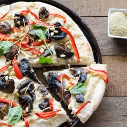 Vegan Mushroom & White Sauce Pizza