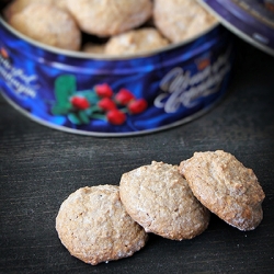 Macaroons with Nuts