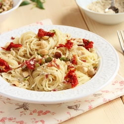 Dried Fruit and Tomato Pasta