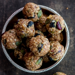 Almond Butter Oatmeal Balls