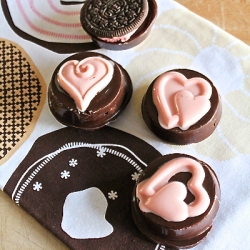 Valentine Chocolate Dipped Oreos