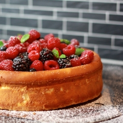 Cheesecake with Fresh Berries