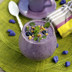 Chamomile, Blueberry & Almond Smoothie