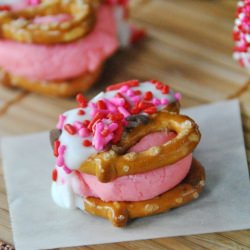 Cherry Cheesecake Pretzel Bites