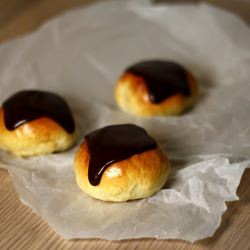 Buns with Cream, Chocolate & Nuts