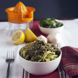 Pasta with Spinach & Almond Pesto