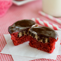 Red Velvet Cheesecake Cupcakes