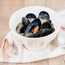 Steamed Mussels with Saffron Sauce