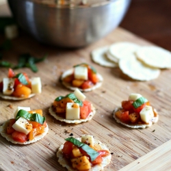 Caprese Crackers