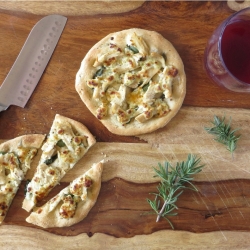 Rustic Chicken Pesto Pizzetas