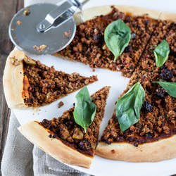 Pizza with Spicy Meat Sauce