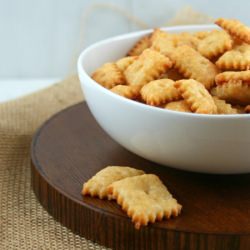 Gruyere and Cayenne Crackers