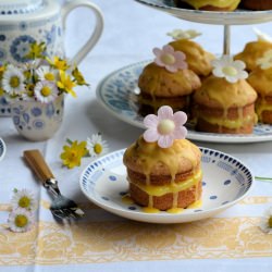 Little Victoria Lemon Daisy Cakes