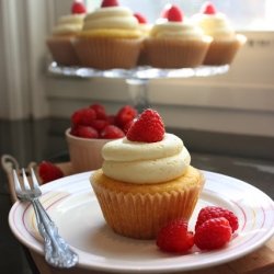 Lemon Raspberry Cupcakes