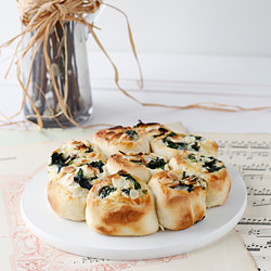 Spinach Cheese Rolls