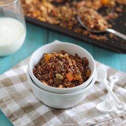 Cashew Quinoa Granola